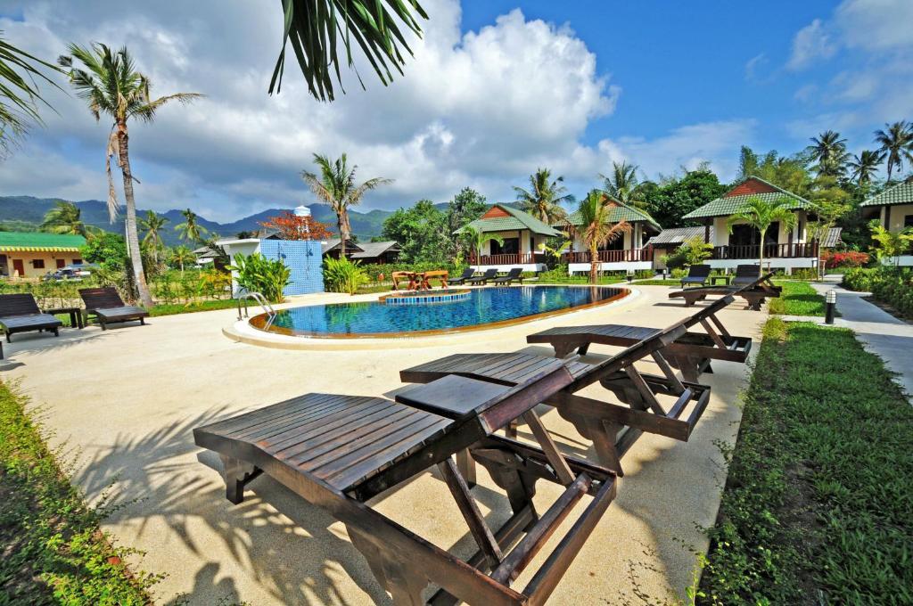 Phatcharee Resort بان تاي المظهر الخارجي الصورة